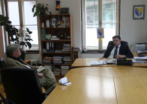 David Pettigrew meeting with Ćamil Duraković, Interim Mayor of Srebrenica in the Srebrenica Municipal Offices. October 8.
(photo credit: Dirk Planert)