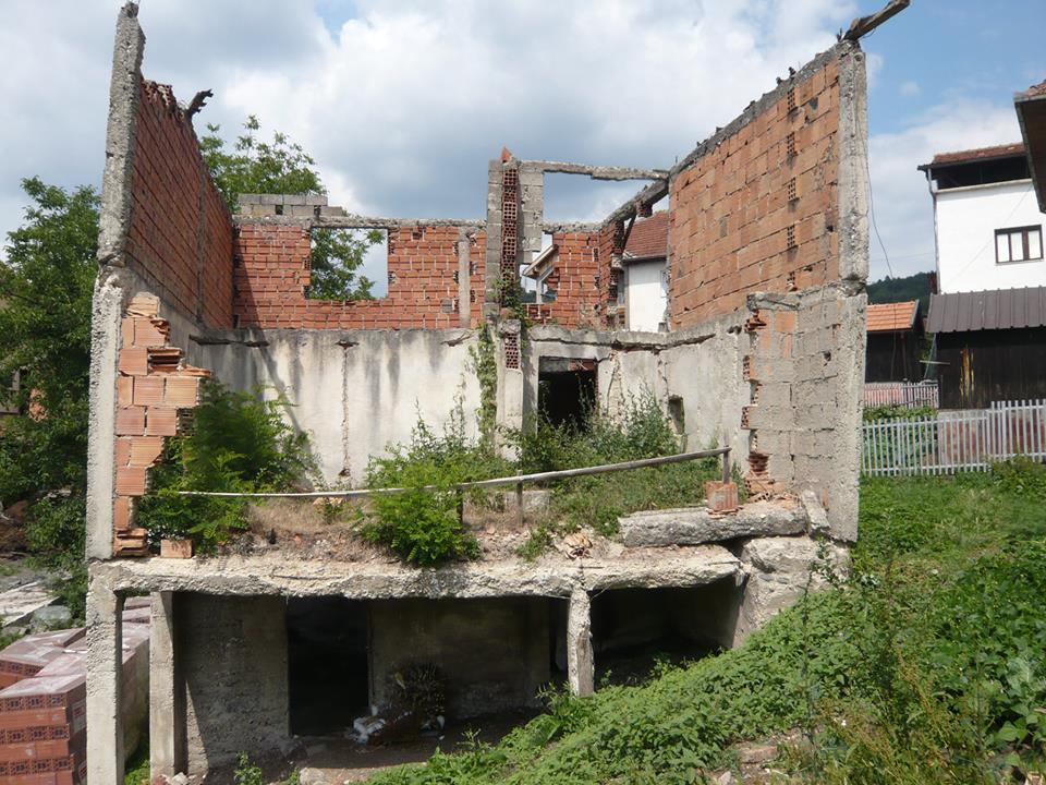 Photo of the Pionisrka Street, house. Courtesy of Professor David Pettigrew.